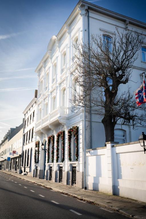 The Golden Tree Hotel