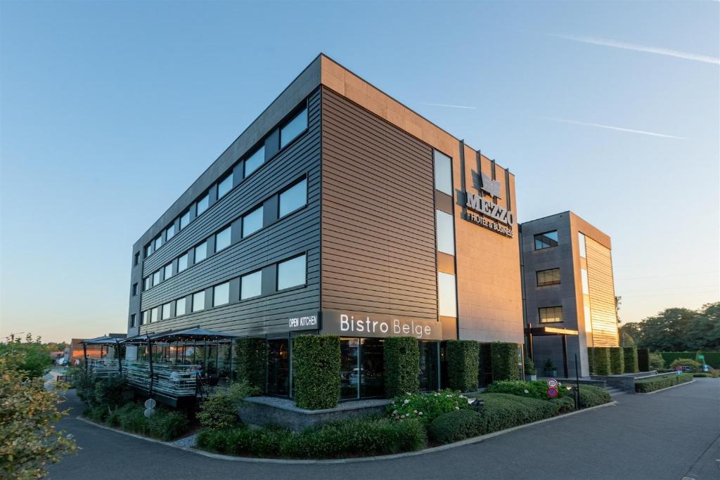 MEZZO Hotel & Business