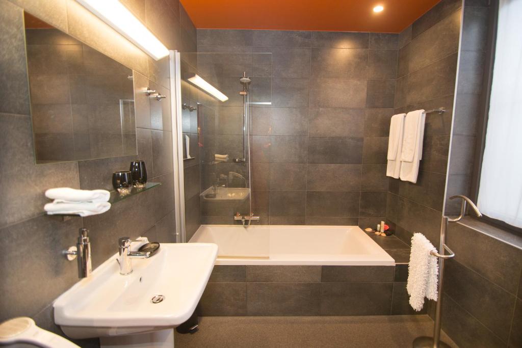 Gallery Image 12