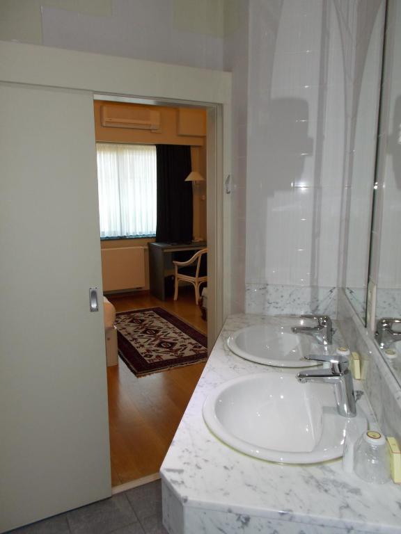 Gallery Image 9