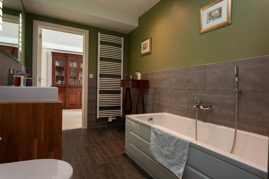 Gallery Image 12