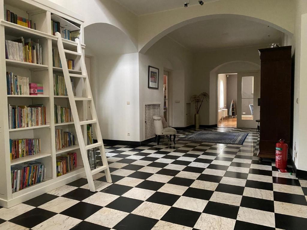 Gallery Image 6
