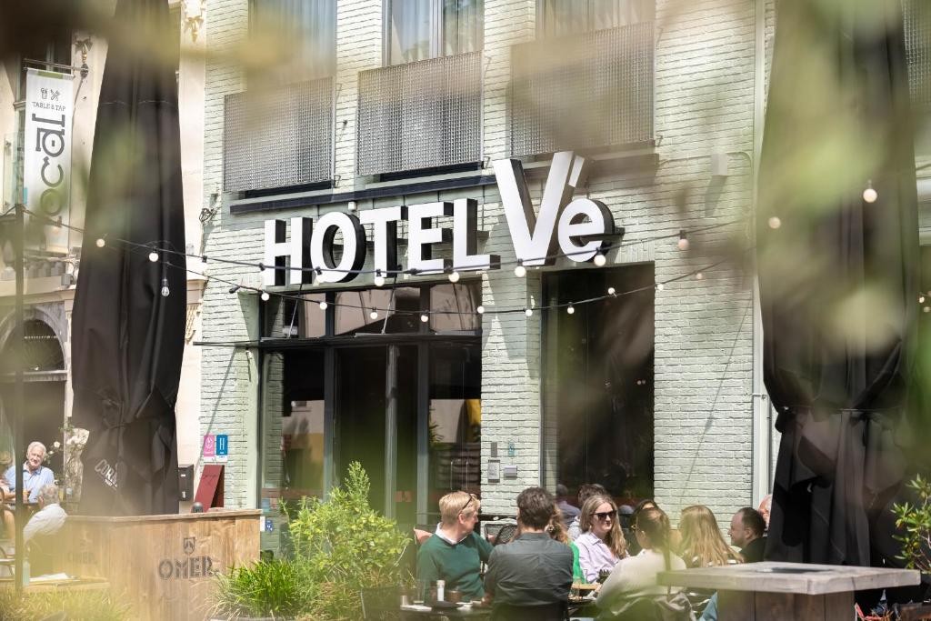  Hotel Vé